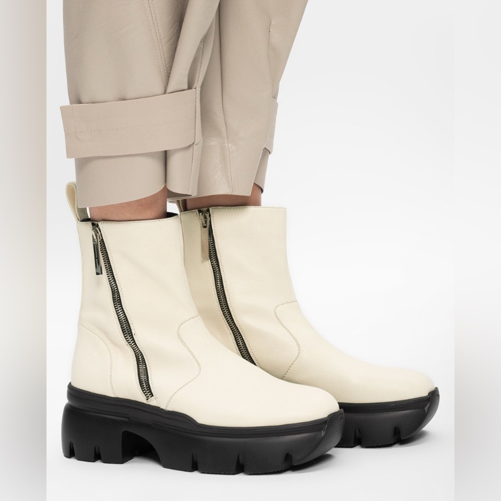 Giuseppe Zanotti Cream Ankle Boots with Black Soles (BNWOT)